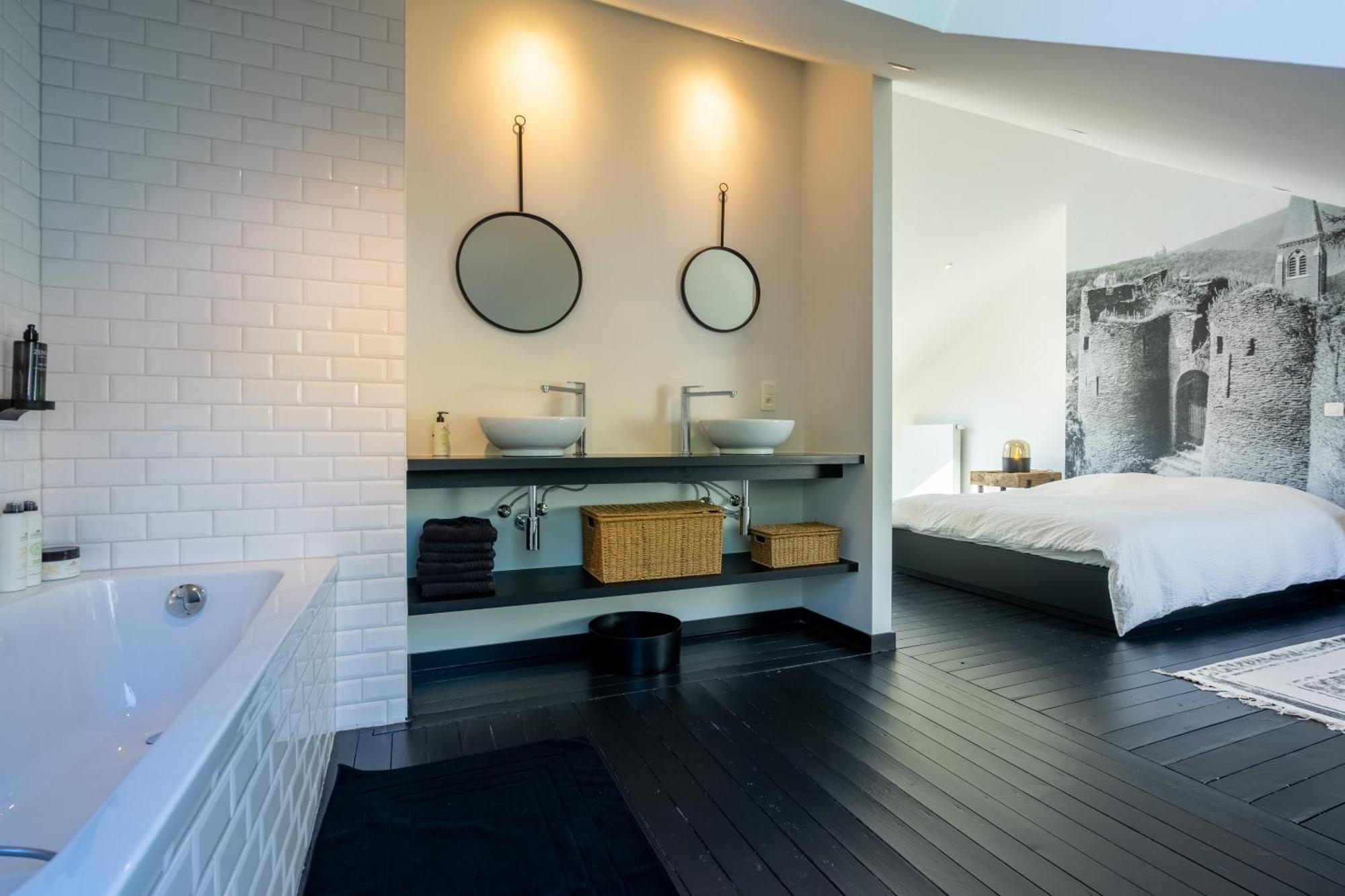 La Maison Noire ลา-โรช-ออง-อาร์เดน ภายนอก รูปภาพ